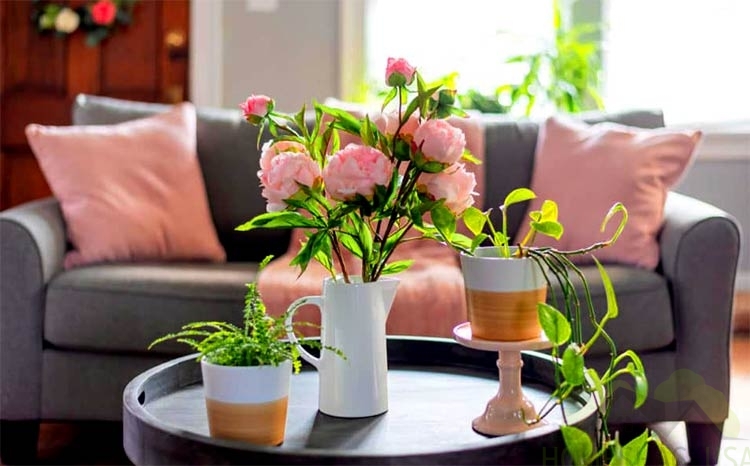 Living room spring decoration tips