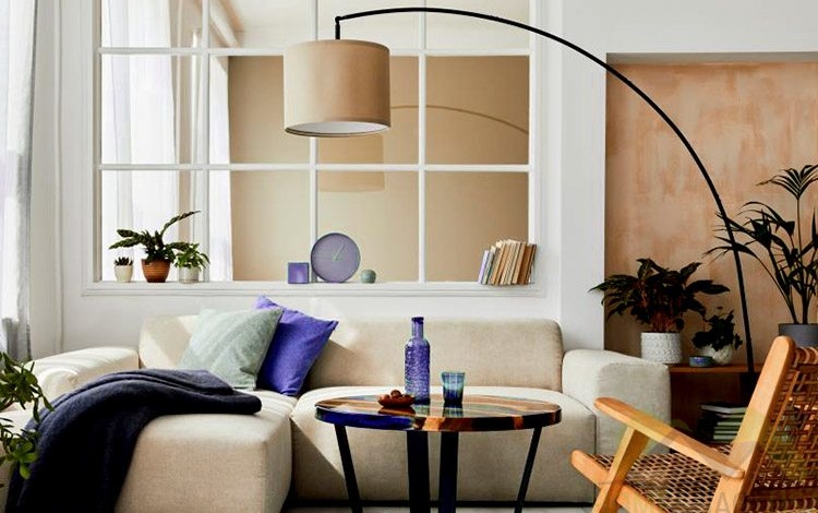 Arc floor lamp in a bright room